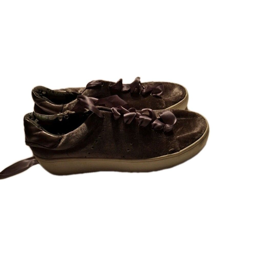 Steve Madden Bertie-V Taupe Velvet Shoes Sz. 8.5B